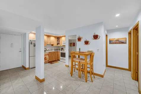 9395 Landings Lane Des Plaines IL 60016