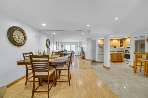 9395 Landings Lane Des Plaines IL 60016
