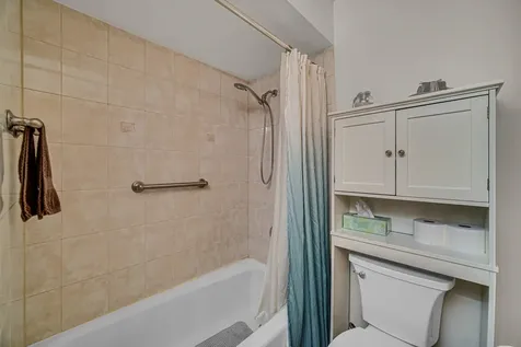 9395 Landings Lane Des Plaines IL 60016