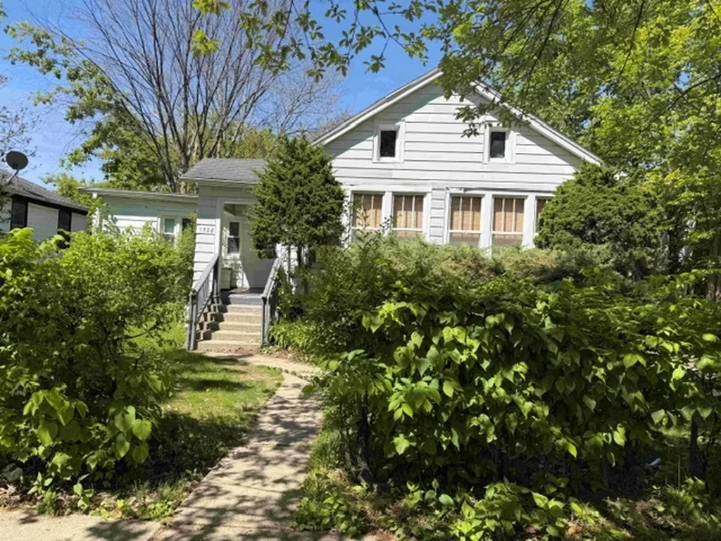 1728 Brown Avenue Evanston IL 60201