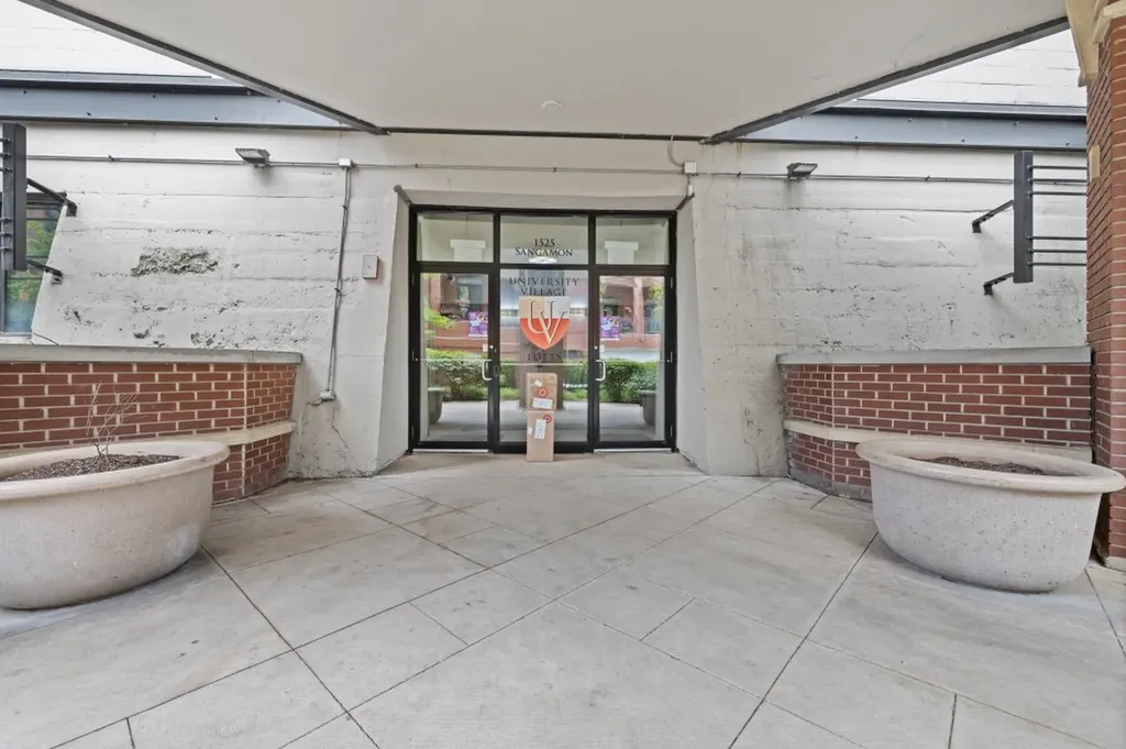1525 South Sangamon Street Chicago IL 60608