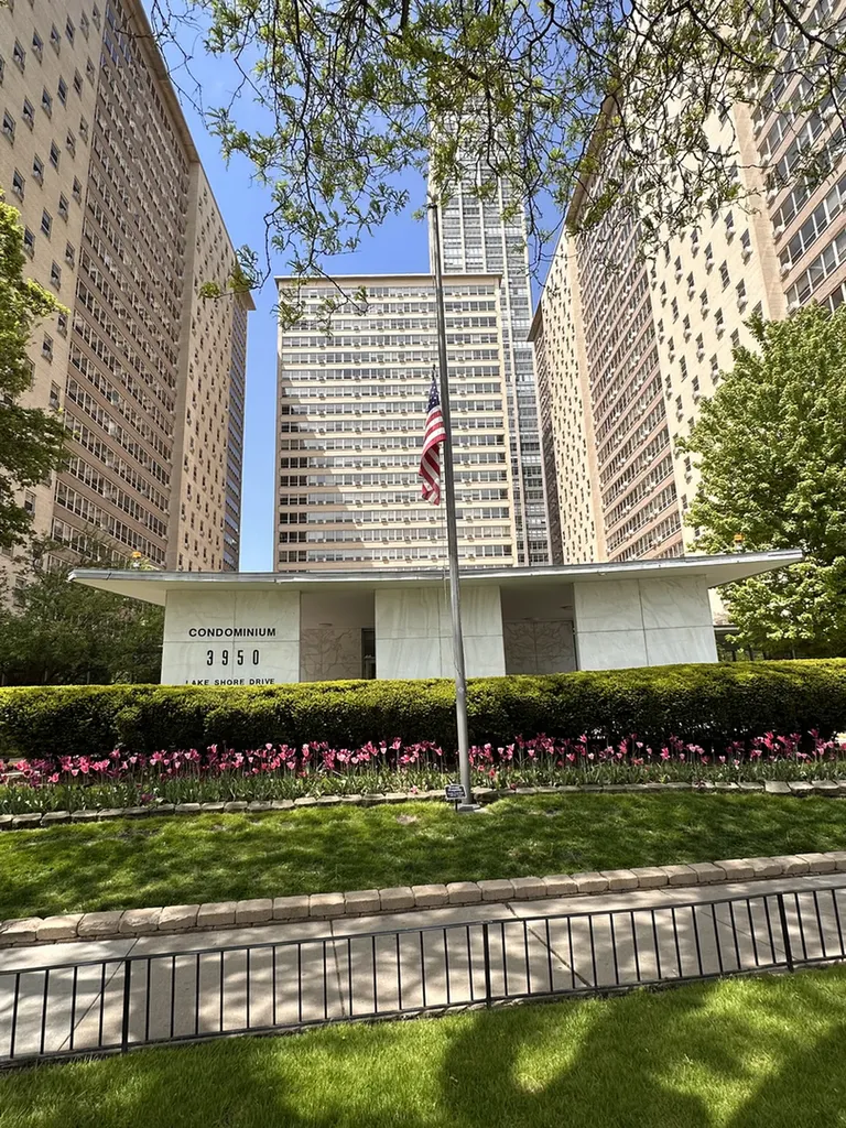 3950 North Lake Shore Drive Chicago IL 60613