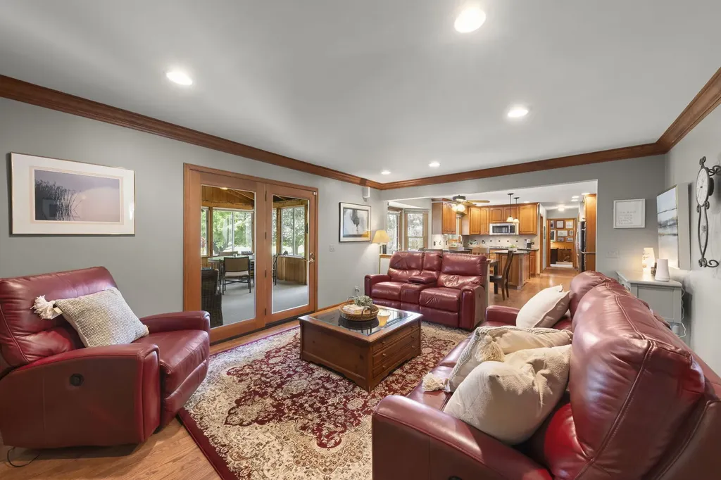 2012 Cromwell Drive Wheaton IL 60189