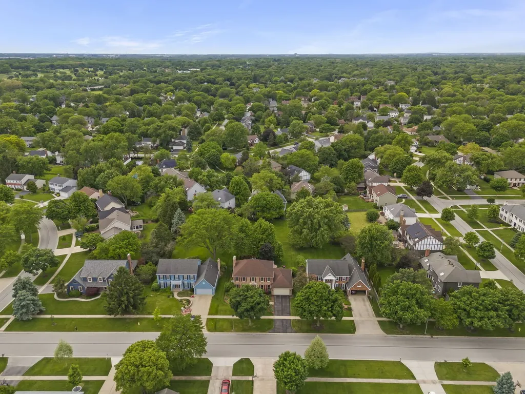 2012 Cromwell Drive Wheaton IL 60189