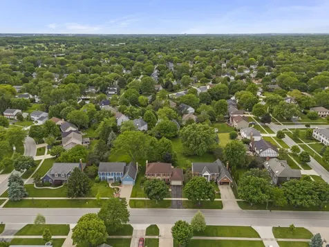 2012 Cromwell Drive Wheaton IL 60189