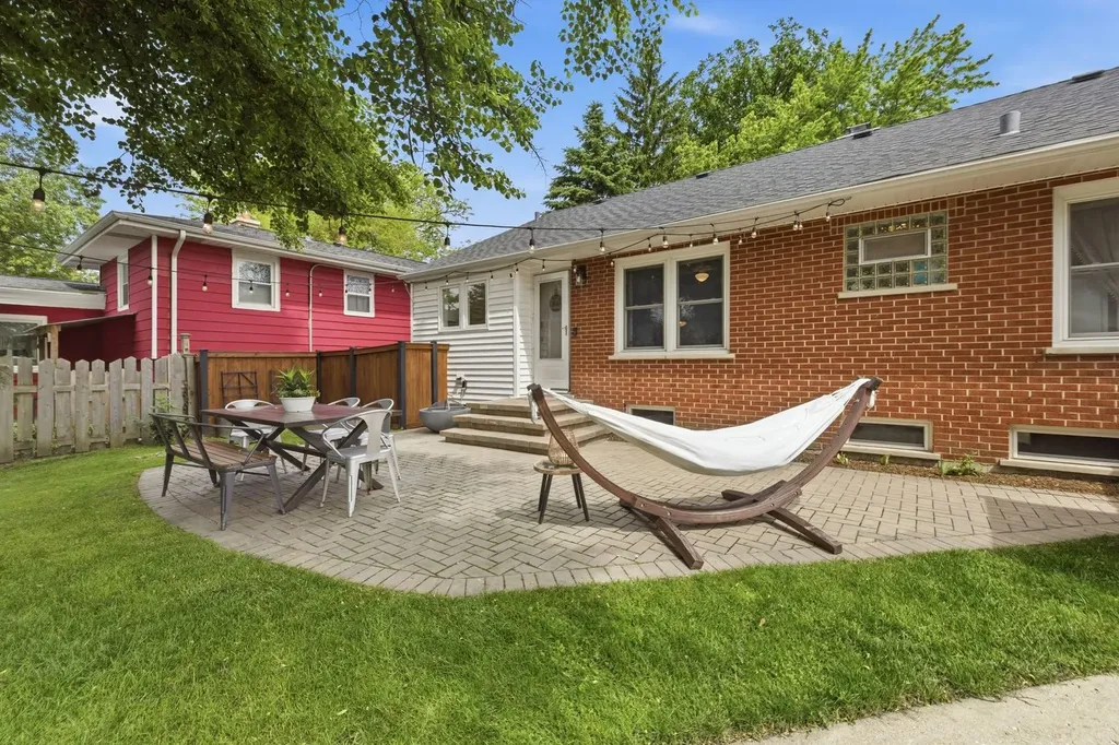 263 Hill Avenue Glen Ellyn IL 60137