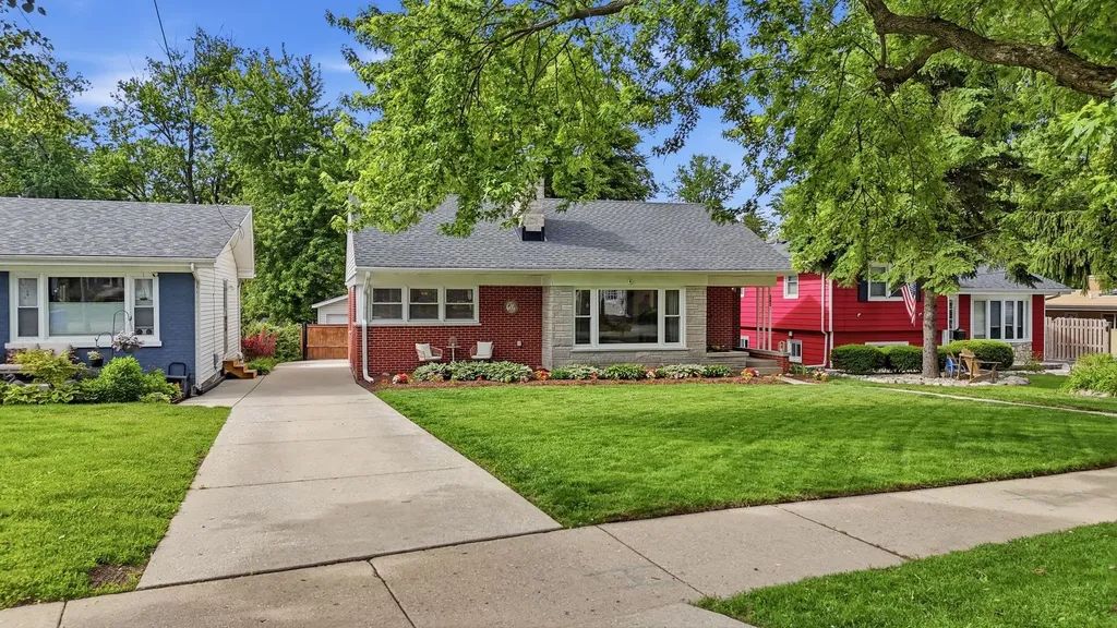 263 Hill Avenue Glen Ellyn IL 60137