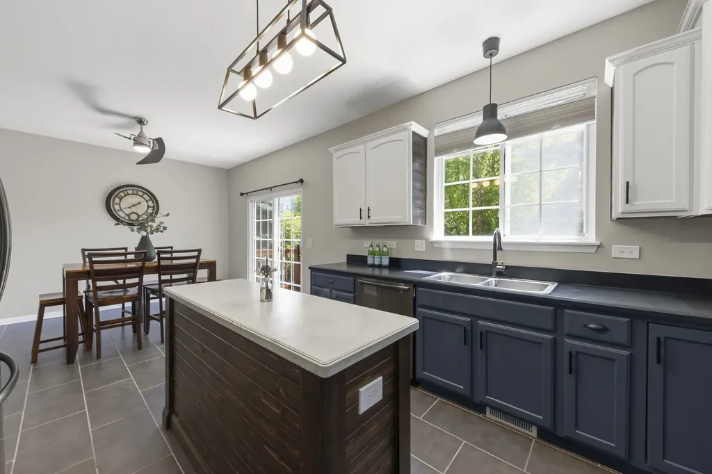 2255 Hudson Circle Aurora IL 60502