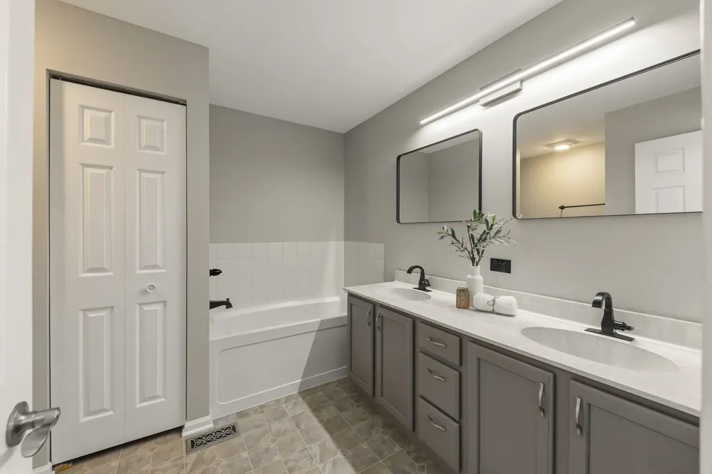 2255 Hudson Circle Aurora IL 60502