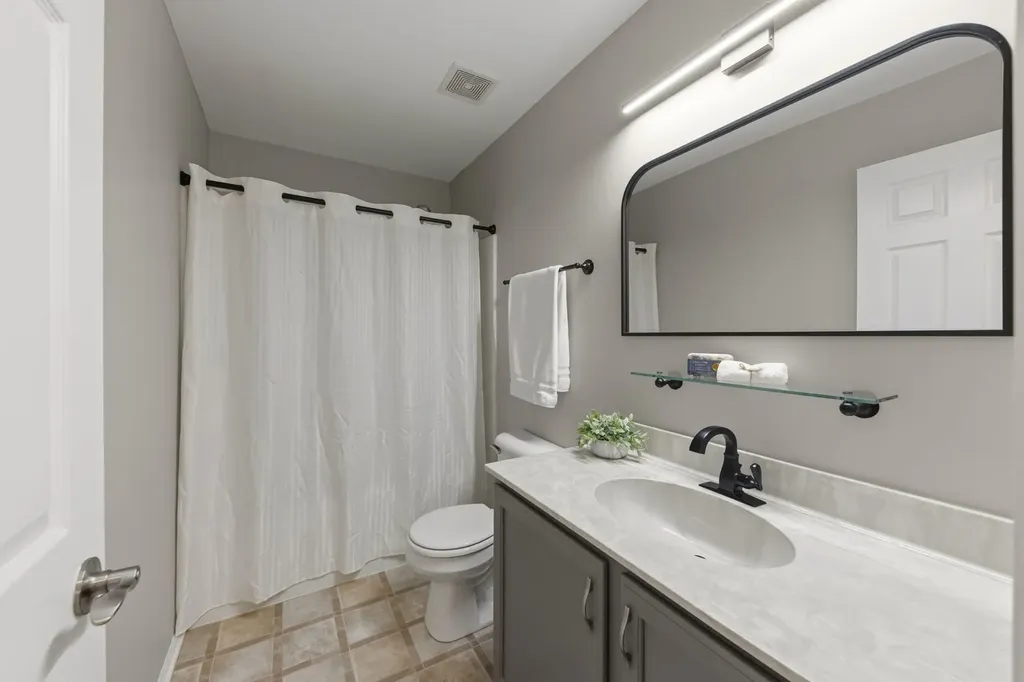 2255 Hudson Circle Aurora IL 60502
