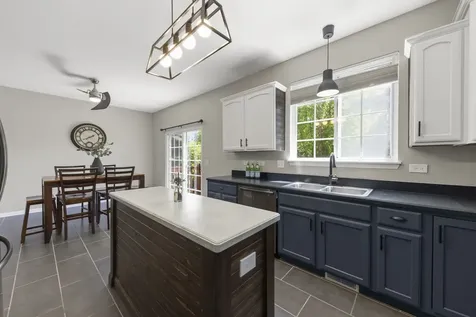 2255 Hudson Circle Aurora IL 60502