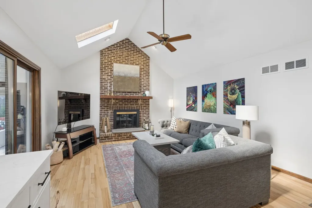 105 Fresno Court Naperville IL 60540