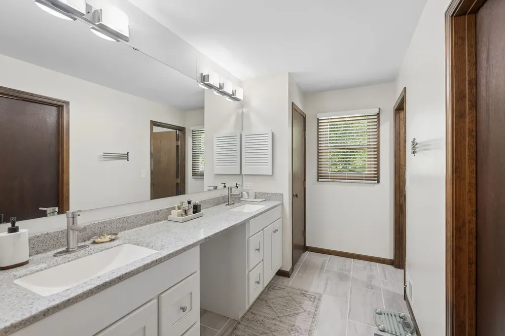 105 Fresno Court Naperville IL 60540