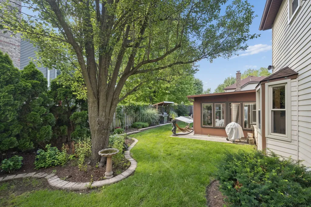 105 Fresno Court Naperville IL 60540
