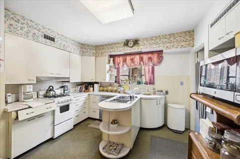 935 Monroe Avenue River Forest IL 60305