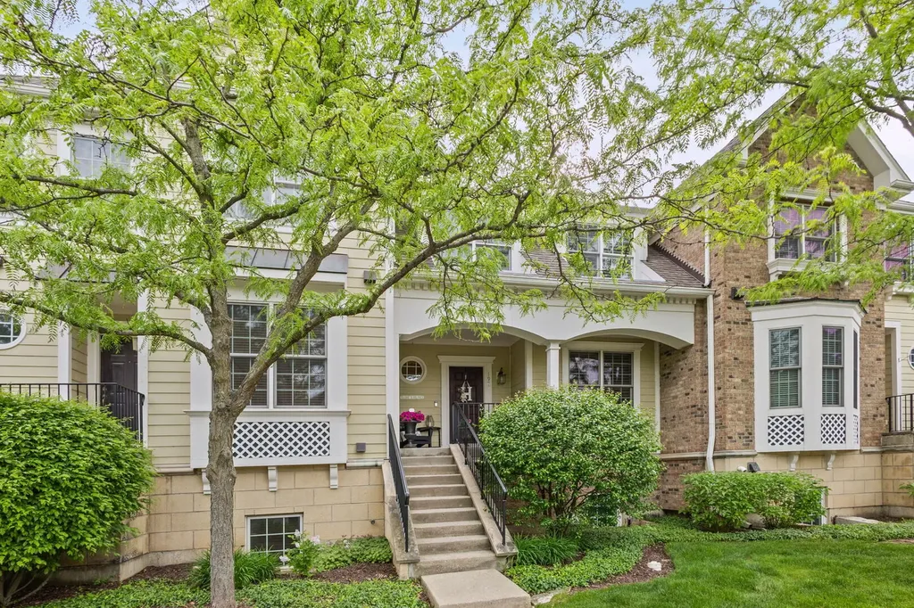1907 Lynn Circle Libertyville IL 60048