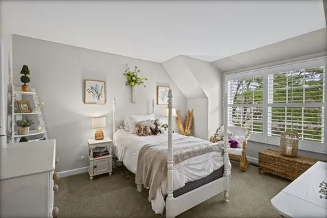 1907 Lynn Circle Libertyville IL 60048
