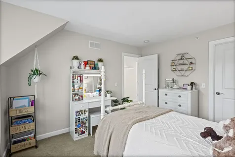 1907 Lynn Circle Libertyville IL 60048