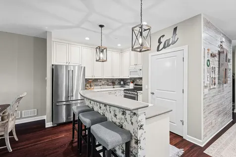 1907 Lynn Circle Libertyville IL 60048