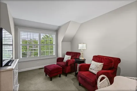 1907 Lynn Circle Libertyville IL 60048