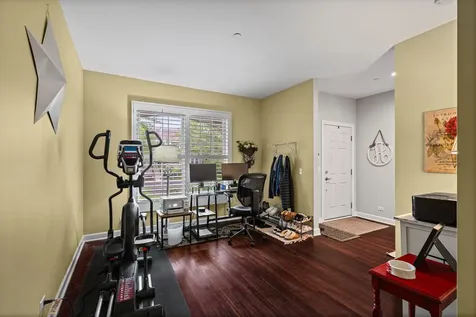 1907 Lynn Circle Libertyville IL 60048