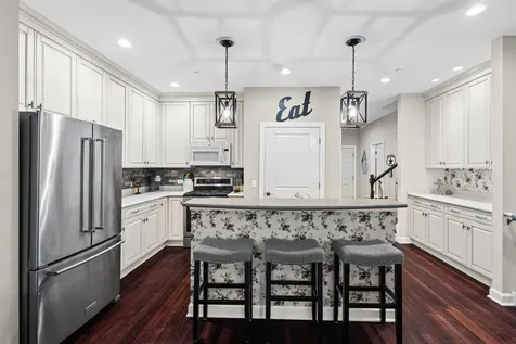 1907 Lynn Circle Libertyville IL 60048