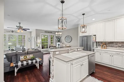 1907 Lynn Circle Libertyville IL 60048