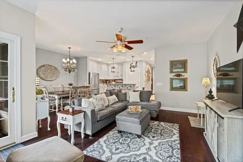 1907 Lynn Circle Libertyville IL 60048