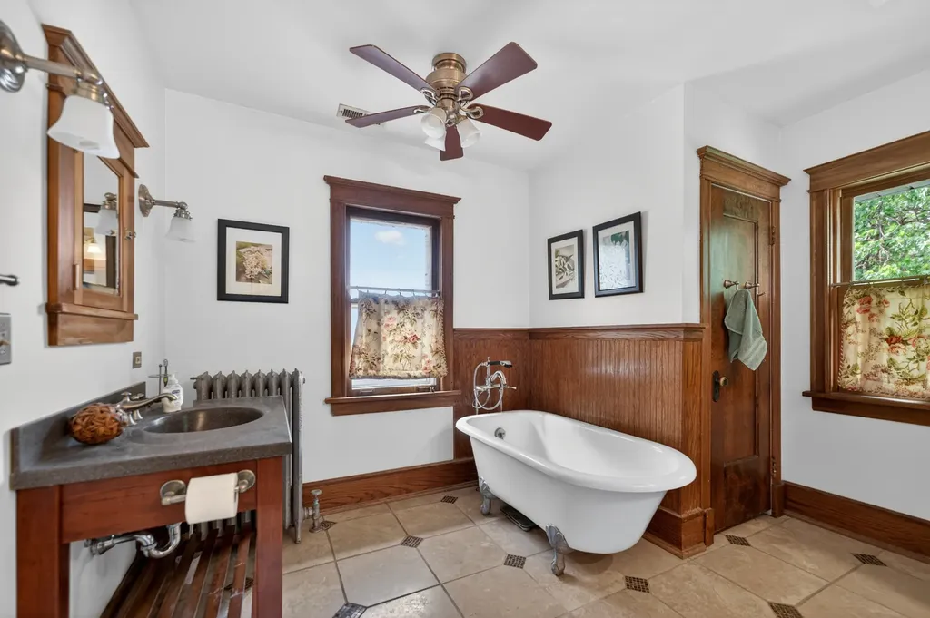 503 South Summit Avenue Villa Park IL 60181