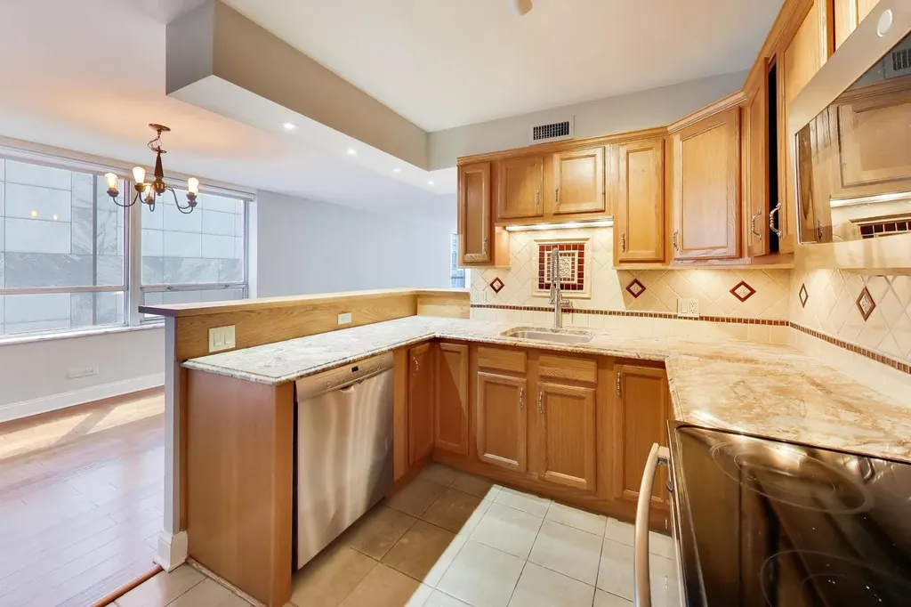 201 East Chestnut Street Chicago IL 60611