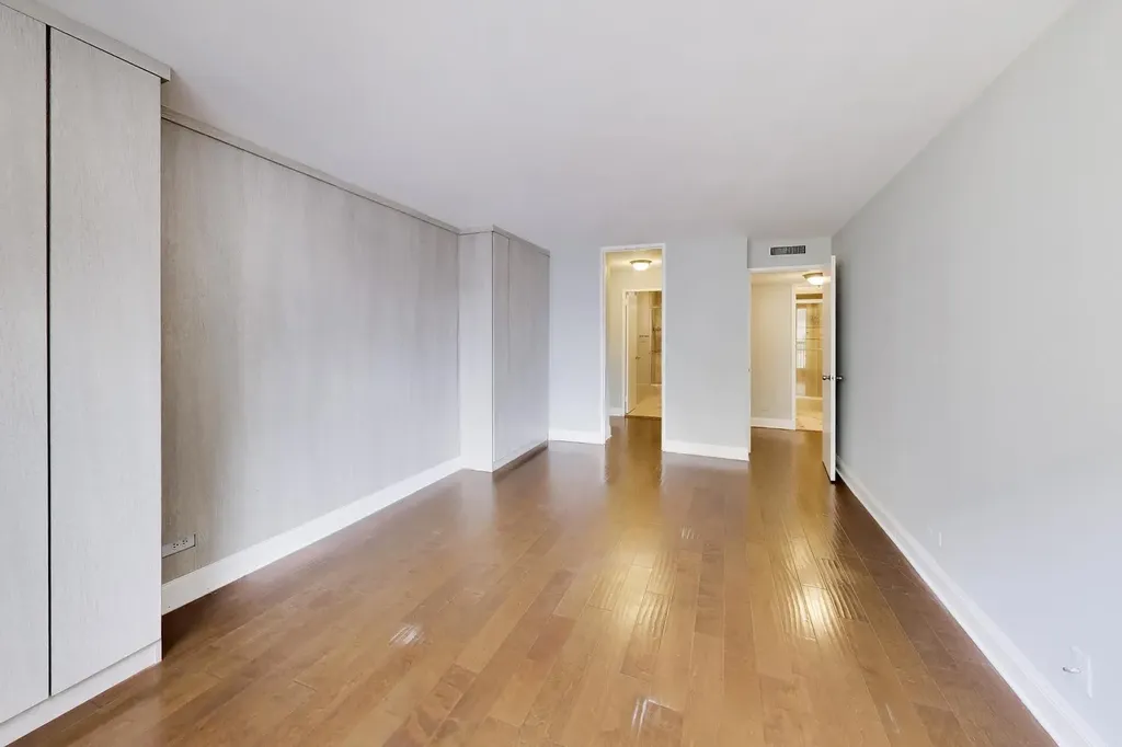 201 East Chestnut Street Chicago IL 60611