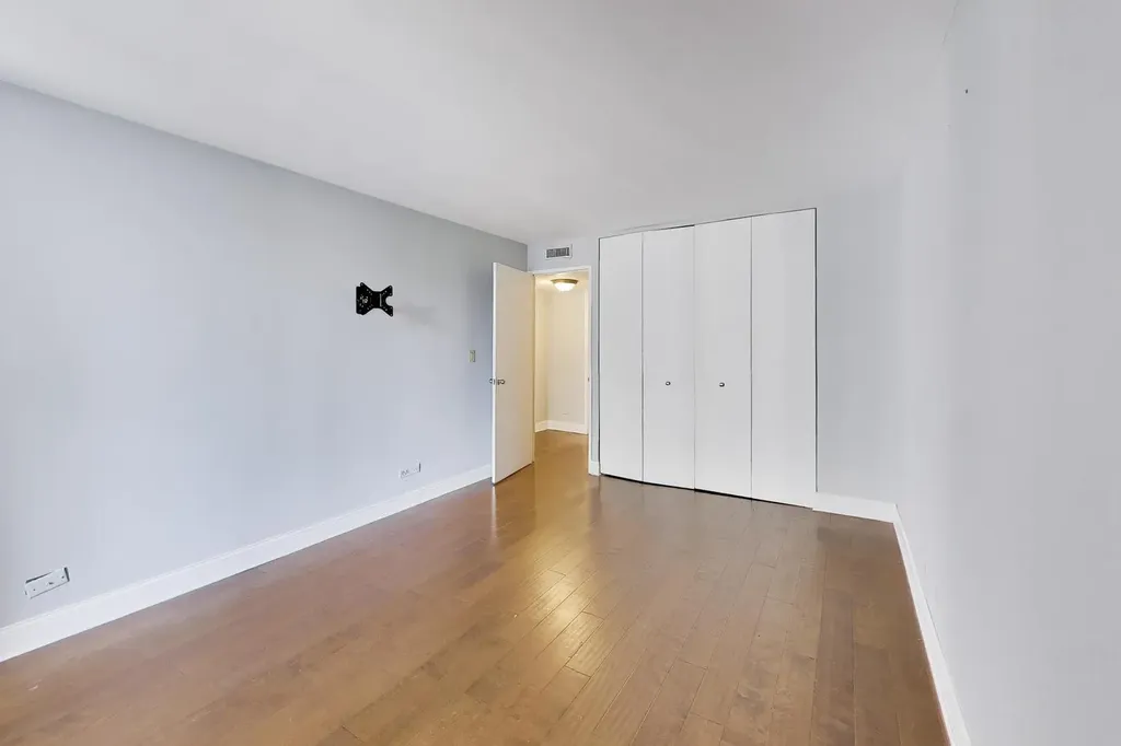 201 East Chestnut Street Chicago IL 60611