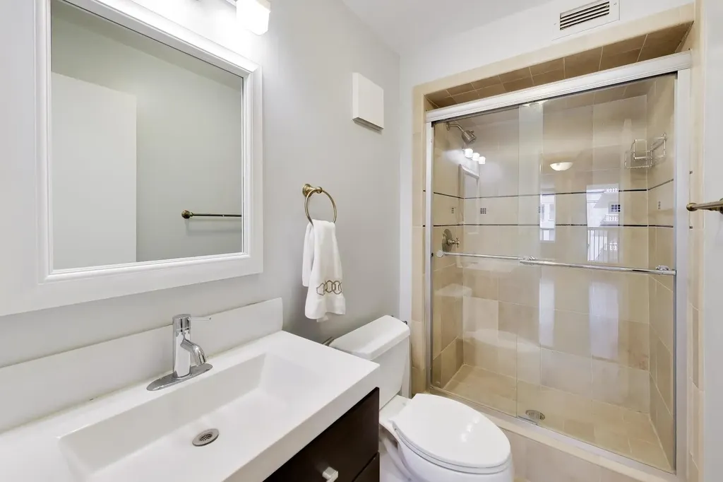201 East Chestnut Street Chicago IL 60611