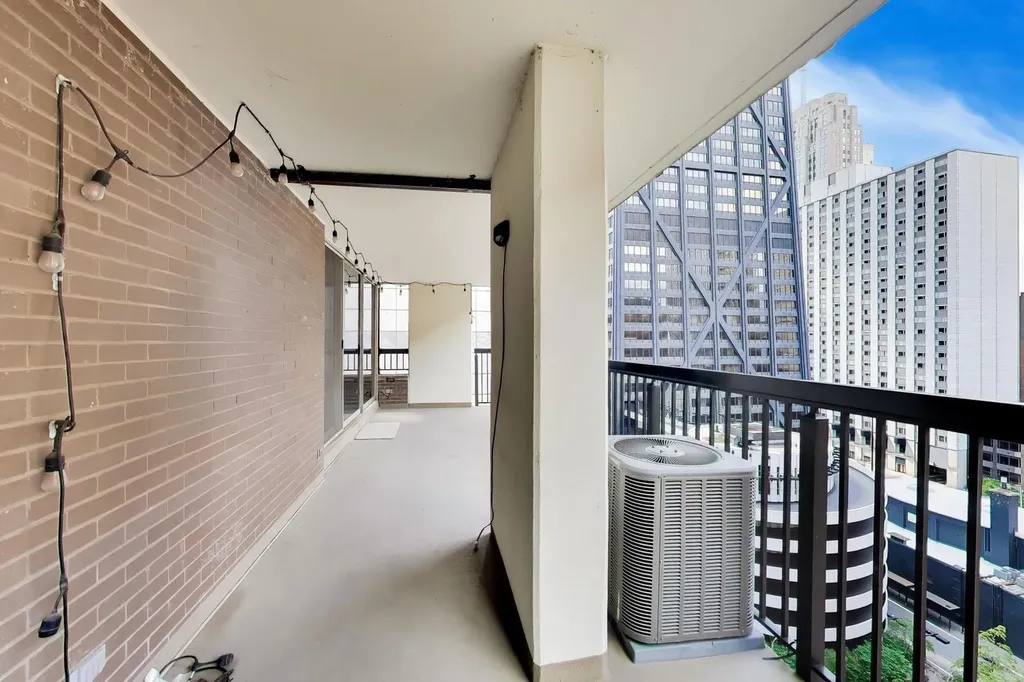 201 East Chestnut Street Chicago IL 60611