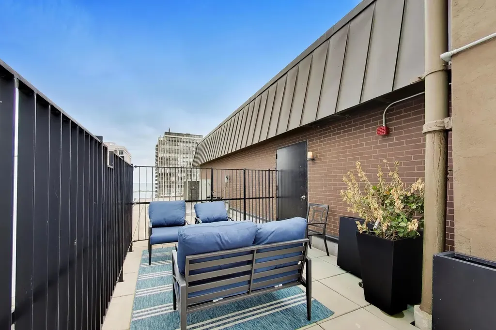 201 East Chestnut Street Chicago IL 60611