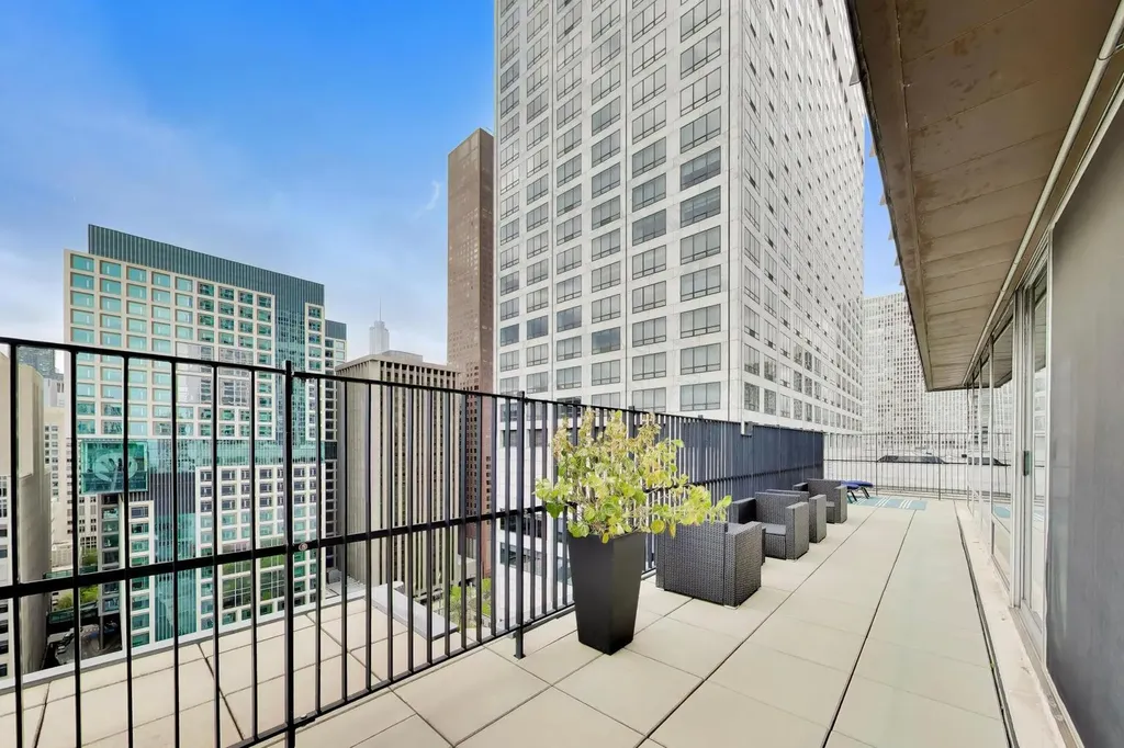 201 East Chestnut Street Chicago IL 60611