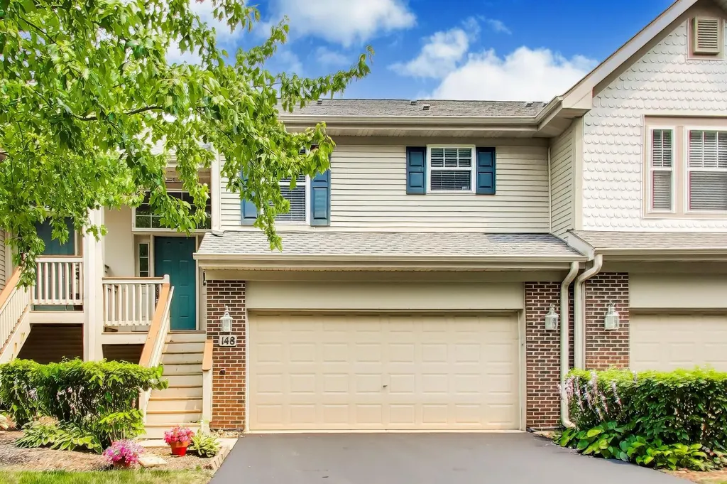 148 Meredith Lane Streamwood IL 60107