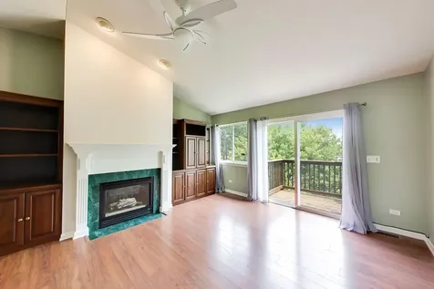 148 Meredith Lane Streamwood IL 60107