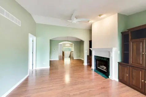 148 Meredith Lane Streamwood IL 60107