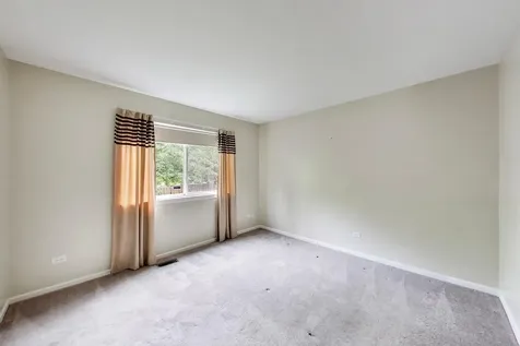 148 Meredith Lane Streamwood IL 60107