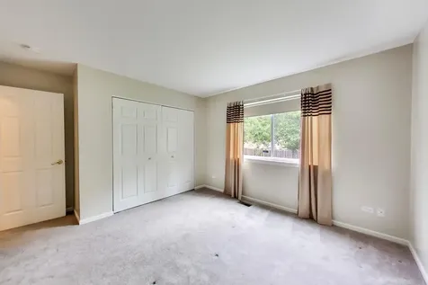 148 Meredith Lane Streamwood IL 60107