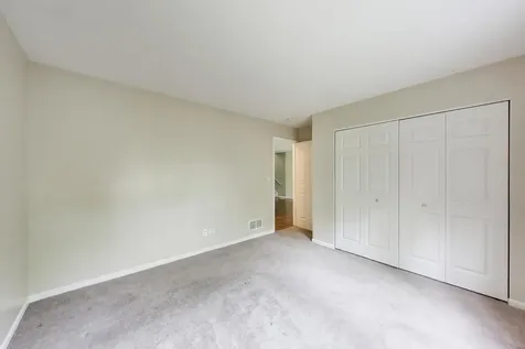 148 Meredith Lane Streamwood IL 60107