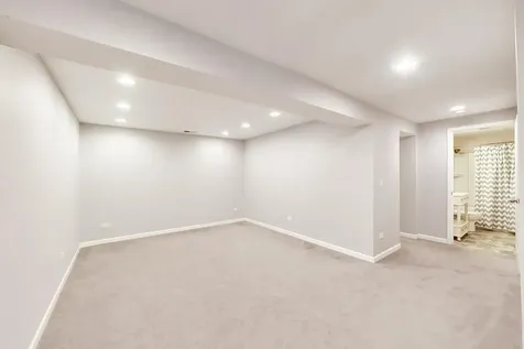 148 Meredith Lane Streamwood IL 60107