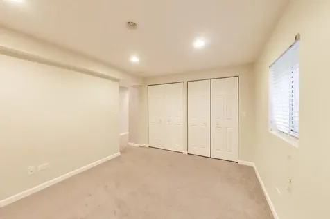 148 Meredith Lane Streamwood IL 60107