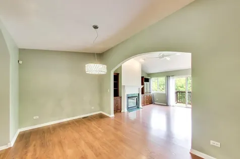 148 Meredith Lane Streamwood IL 60107