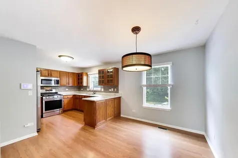 148 Meredith Lane Streamwood IL 60107