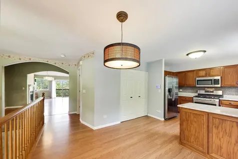 148 Meredith Lane Streamwood IL 60107