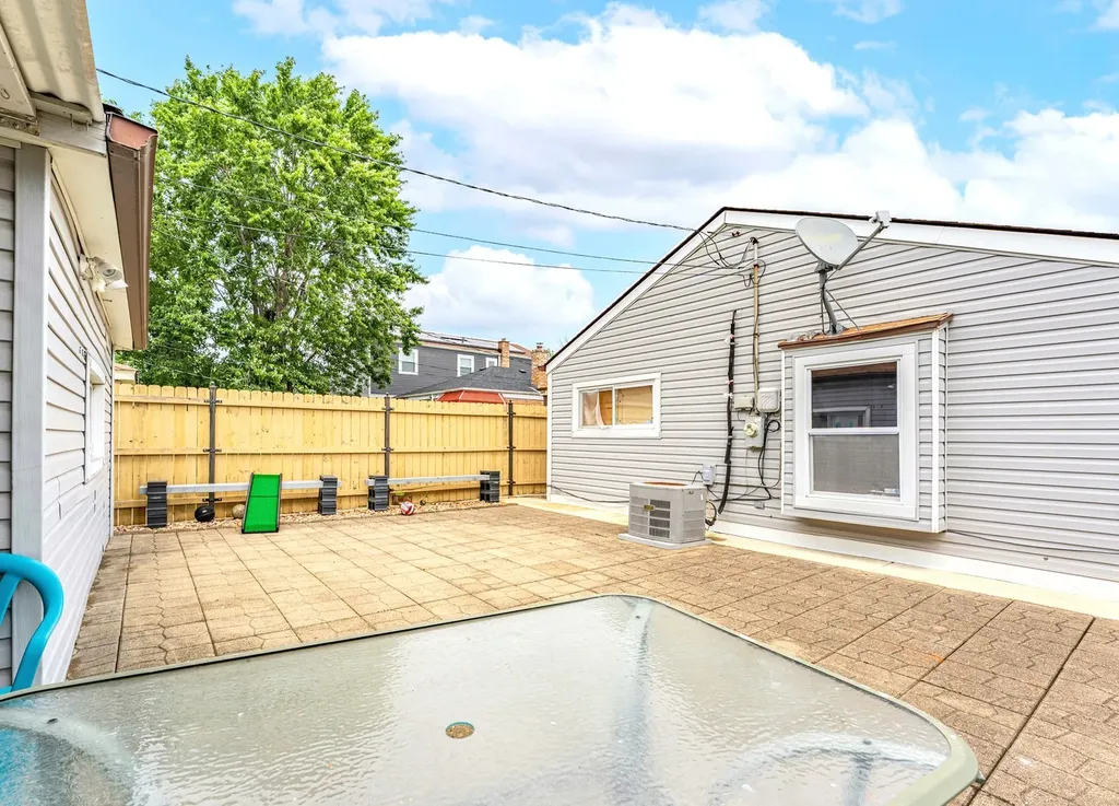 7832 South Christiana Avenue Chicago IL 60652