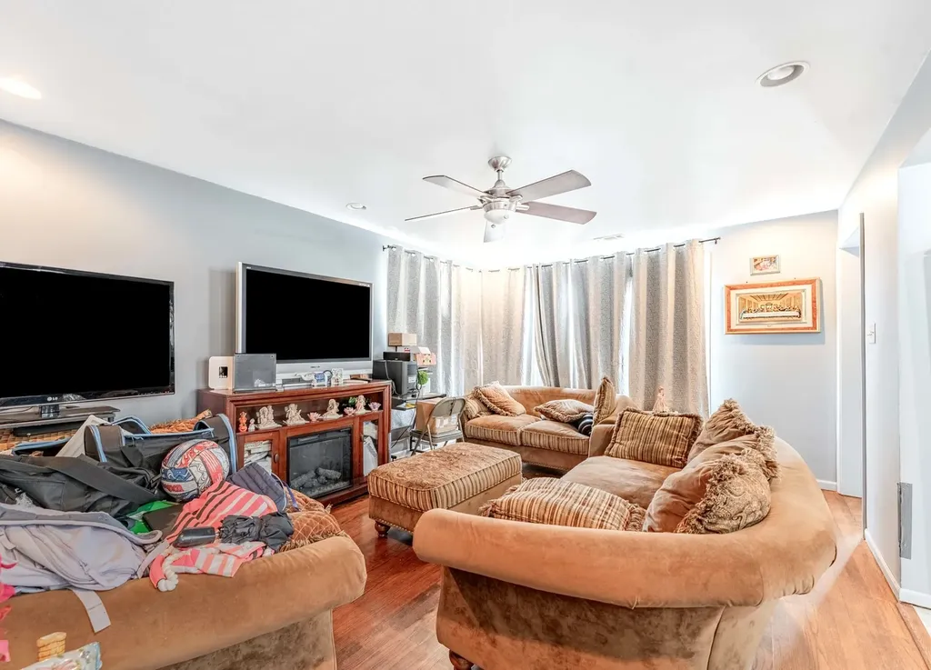 7832 South Christiana Avenue Chicago IL 60652
