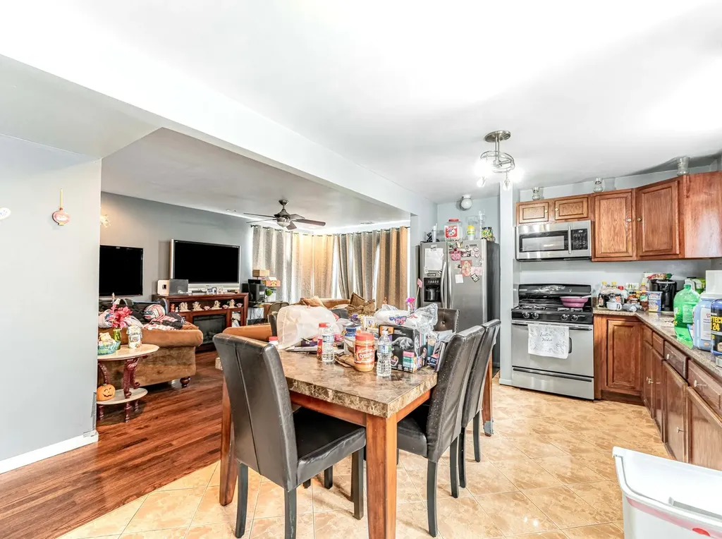 7832 South Christiana Avenue Chicago IL 60652
